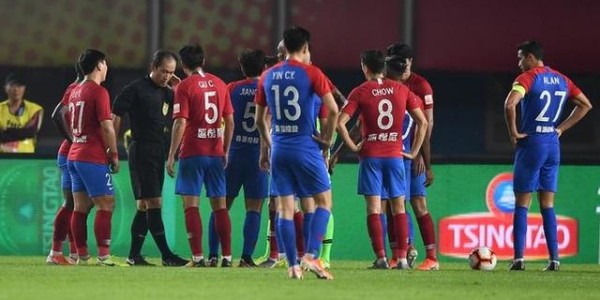  草根球队逆袭淘汰职业劲旅