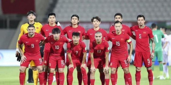  国足世预赛关键战惜败韩国队