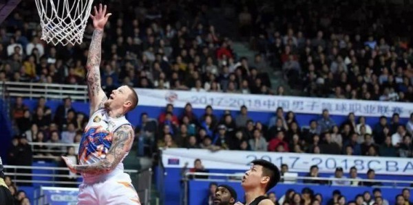  山东高速篮板碾压战胜北京控股男篮