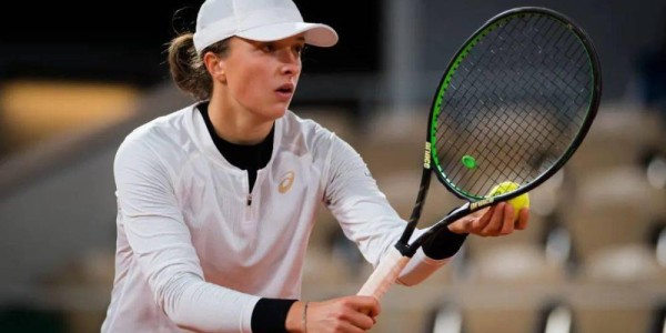  斯维亚泰克连胜纪录延续，罗兰加洛斯展风采