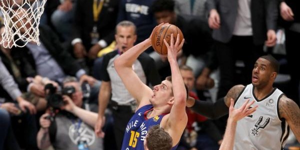  NBA常规赛，约基奇三双助掘金轻取马刺