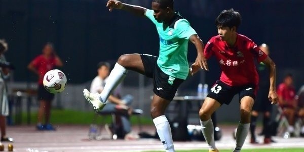  门将神勇发挥，力保球门不失夺胜