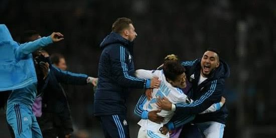  欧冠淘汰赛激情碰撞，顶级球星闪耀赛场