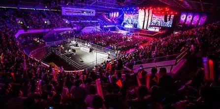  电竞联名款发布，潮流文化深度融合