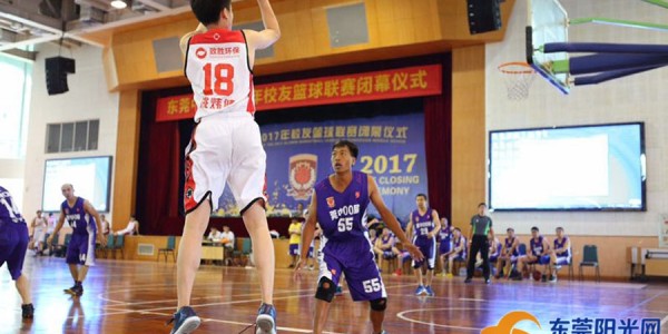  高中篮球联赛半决赛，北京四中险胜上海中学