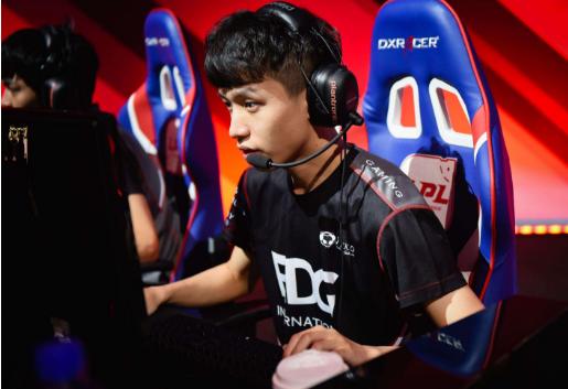  草根选手逆袭之路震撼电竞圈层