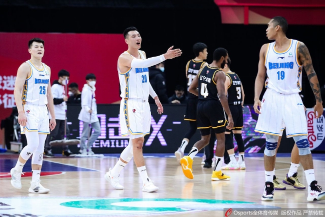  郭艾伦突破上篮绝杀北京首钢震惊全场