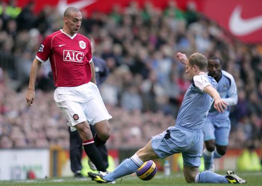  德比大战火花四溅，红黄牌频现火药味