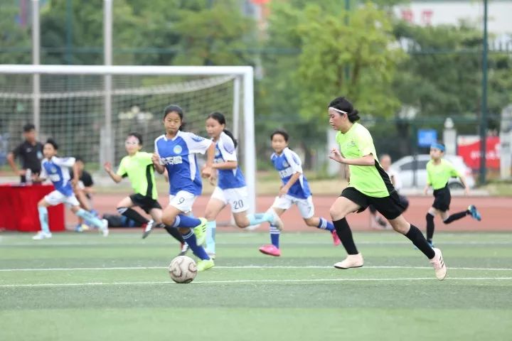  法网青少年组黑马突围，本土小将首夺桂冠